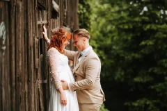 Kamila a Matěj při svatebním focení v otevřené krajině - fotografie 2